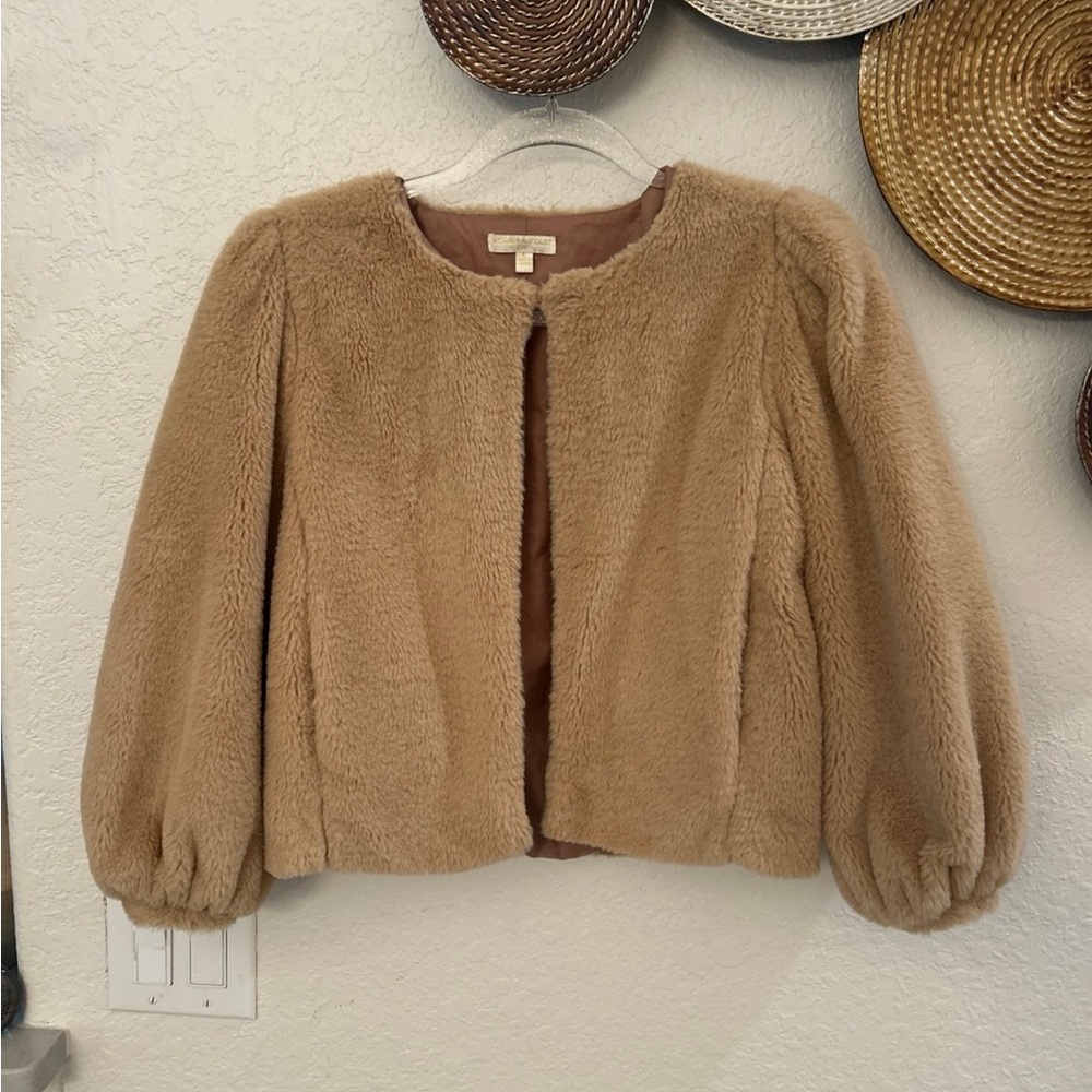Chelsea‎ & Violet woman’s faux-fur jacket size Large